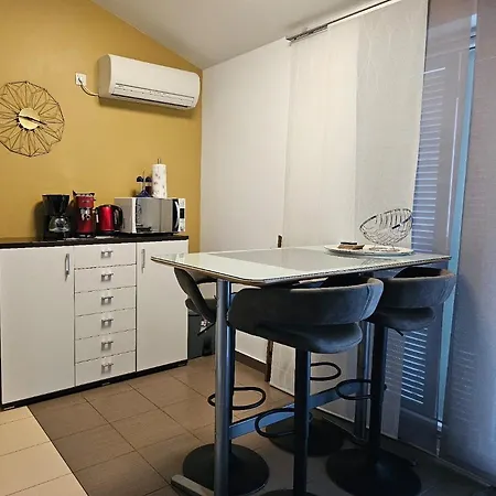La God Apartment *