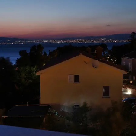 La God Apartment *